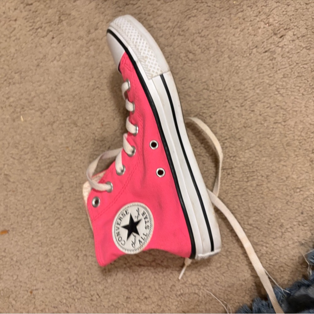 Converse adult 7.5' Vibrant Pink High-Tops